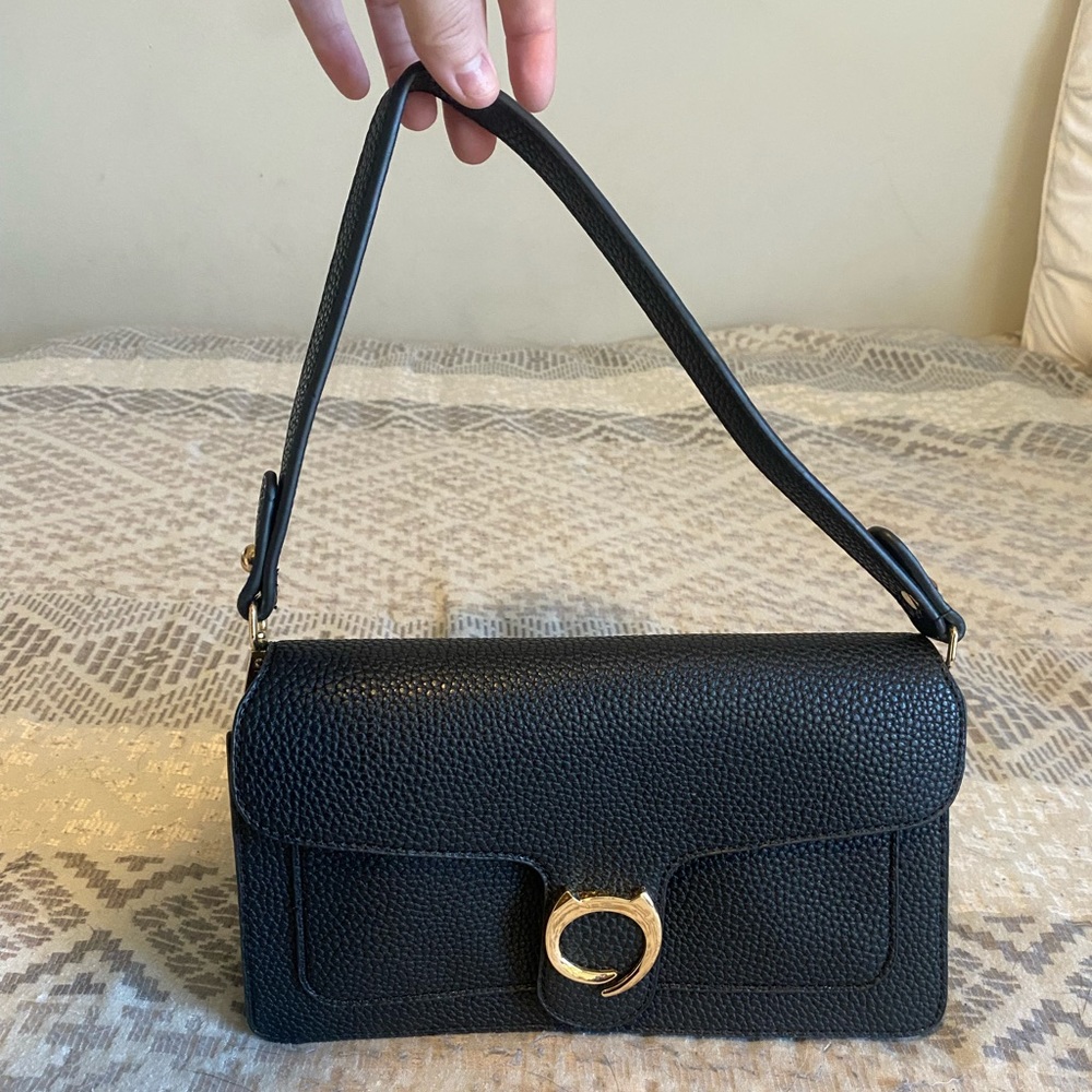 Black shoulder bag